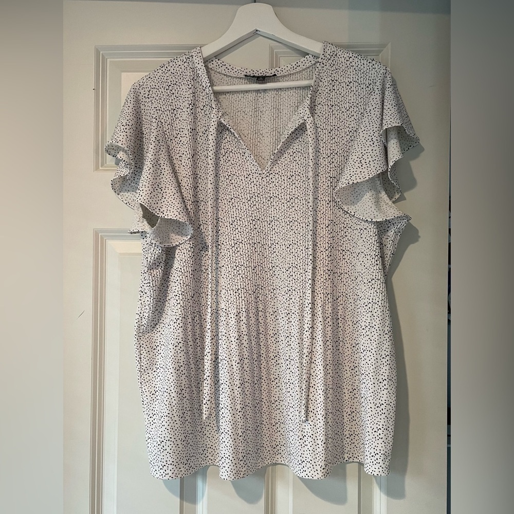 Short flutter sleeve blouse